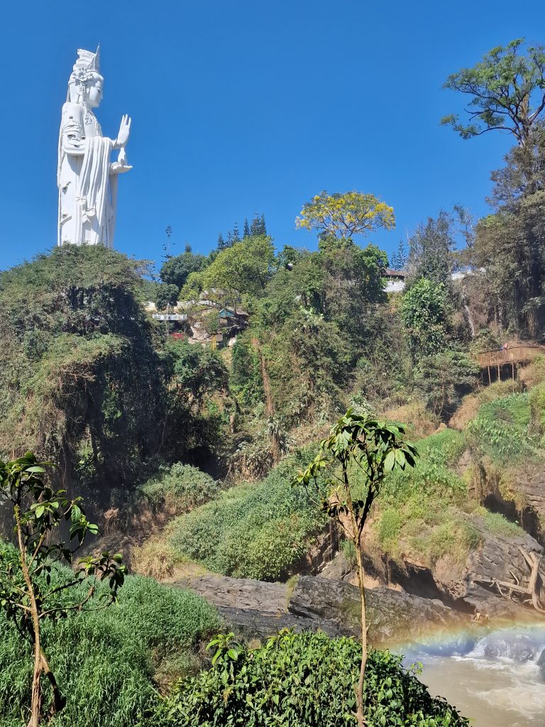 Lady Buddha an der Linh An Pagode in Da Lat - Südvietnam Rundreise